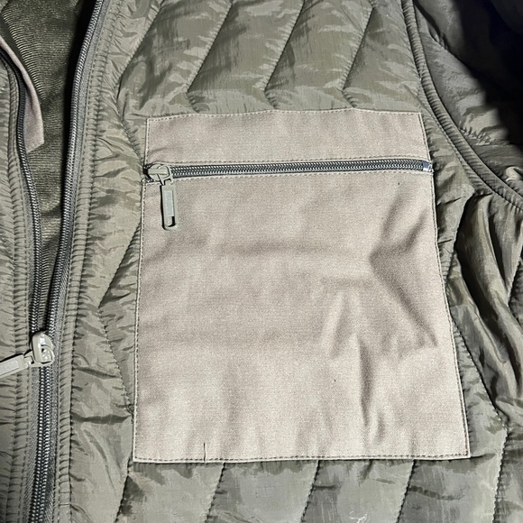 Urban Outfitters Olive Green Puffer Jacket - Picture 4 of 5